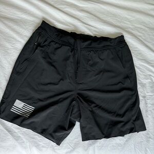 Ten Thousand Interval Short w/liner. 7’ in black. Medium. Special edition Flag